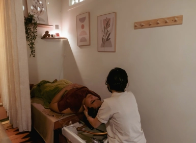 Gội đầu dưỡng sinh cho dân văn phòng đau vai gáy 